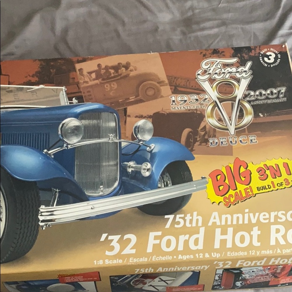 1:8 scale 75 anniversary ‘32 Ford hot rod model